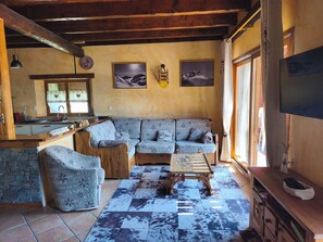 Living area - Vrbo Property (Saint-Sorlin-d'Arves)