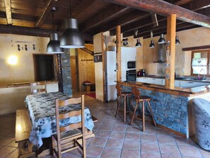 Private kitchen - Vrbo Property (Saint-Sorlin-d'Arves)