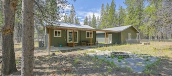 All-season Adventure in La Pine! Cozy Home w/ Yard