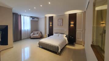 Deluxe Apartment, City View | Laptop workspace, WiFi (free)