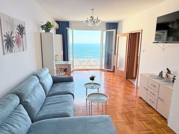 Living area - Sea Time apartment with sea view (Budva)