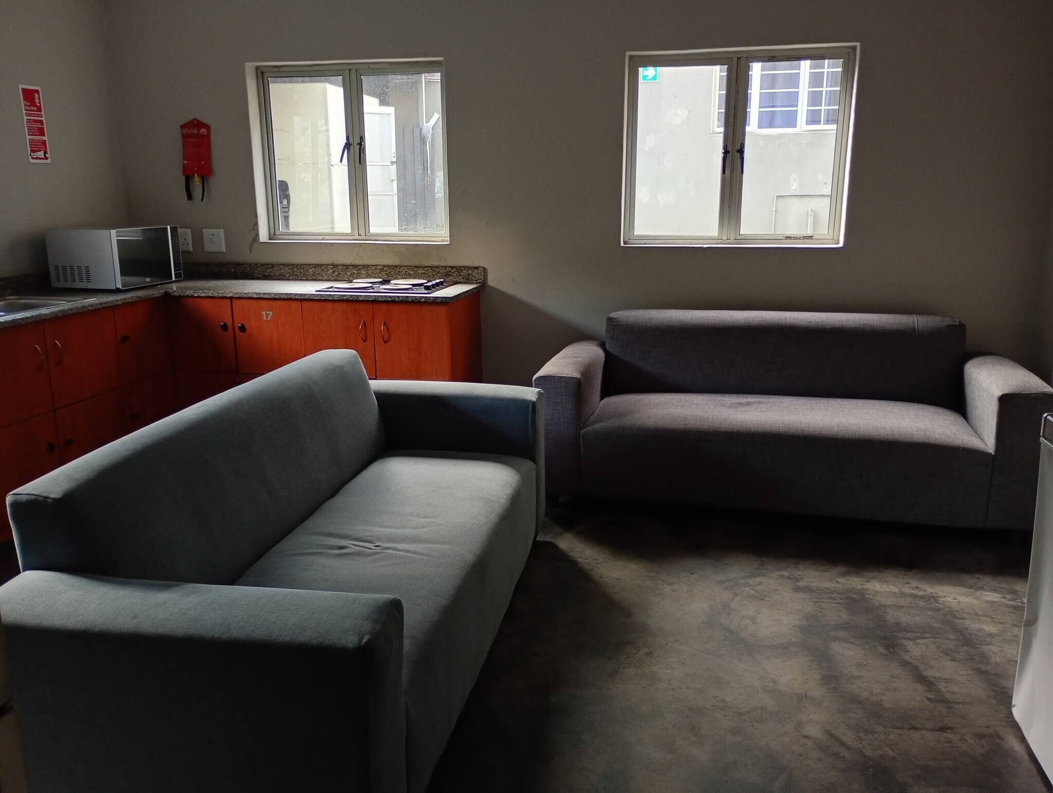 House, Multiple Bedrooms, Accessible | Living room