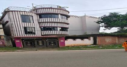 Marvelous 3-bedroom house in Dumka perfect for your friends/family stay.
