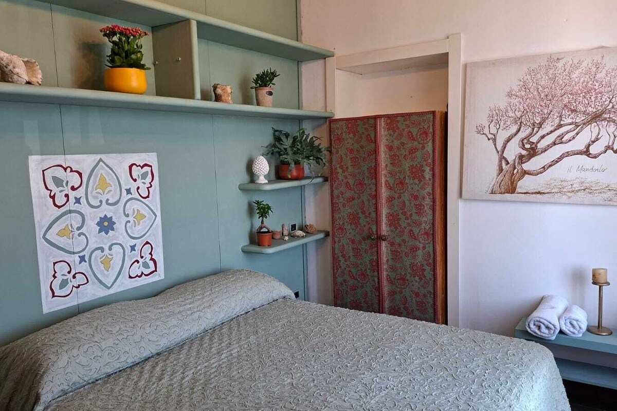 Apartamento, sacada, vista para o oceano | Cortinas blackout, ferros/tábuas de passar roupa, Wi-Fi de cortesia