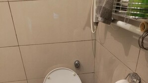 Bathroom - Studio Sleeps 2 With Parking (Edgware)