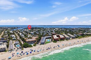 Unclassified image, 2 of 45, button - Salt & Surf Cottage - Charming 2-bed house on Anna Maria Island w/ putting green (Holmes Beach)