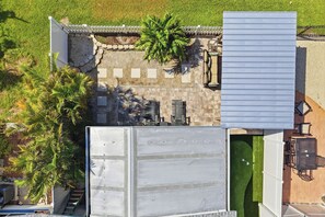 Unclassified image, 5 of 45, button - Salt & Surf Cottage - Charming 2-bed house on Anna Maria Island w/ putting green (Holmes Beach)