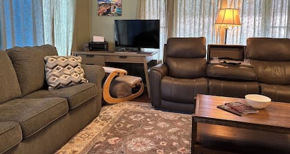 Charming 2-bedroom house with AC in Sturgeon Bay