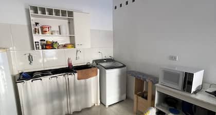 House with two en-suite bedrooms, double bedroom with Wi-Fi and air conditioning, near the city center.