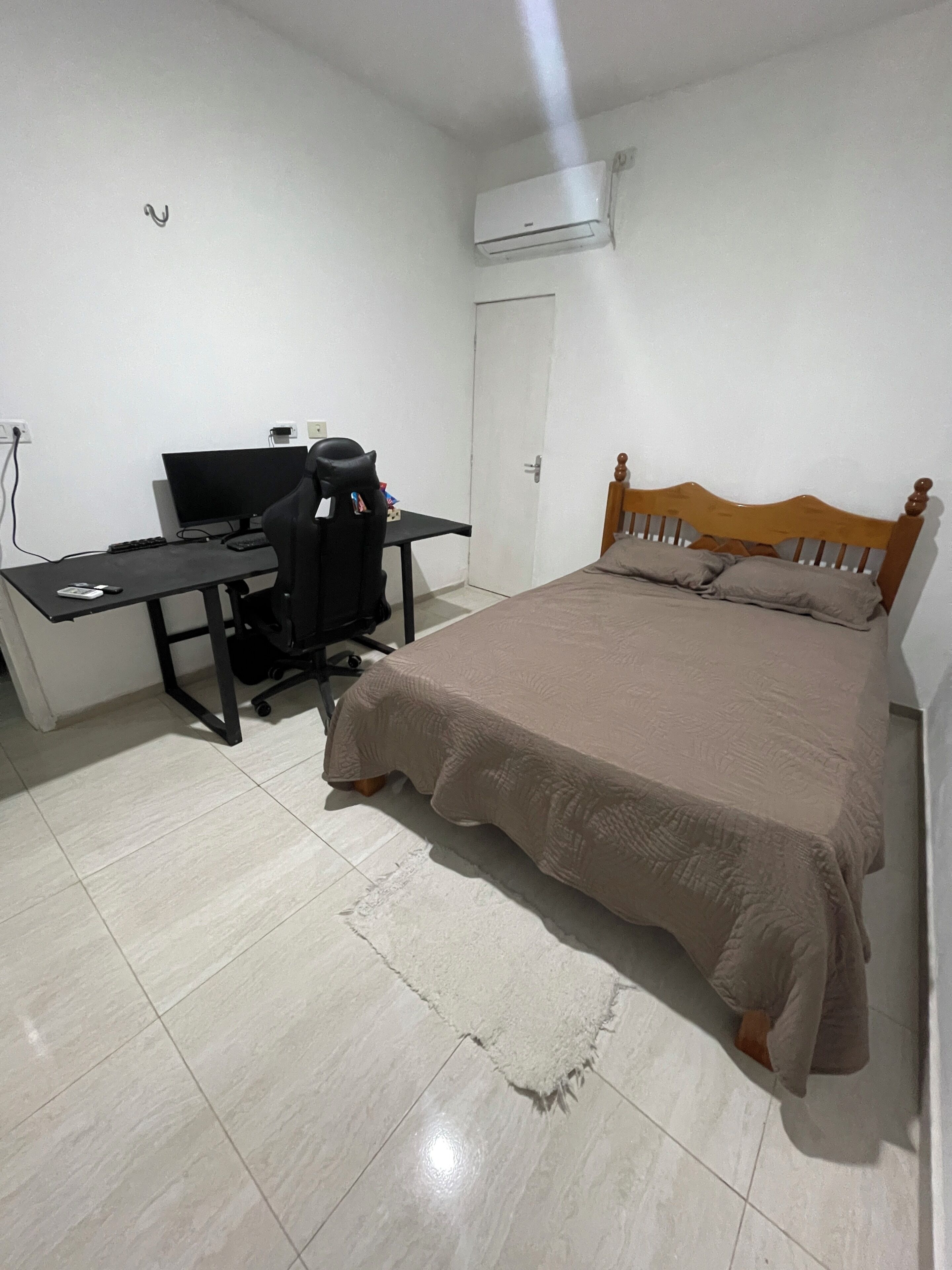 Iron/ironing board, internet, bed sheets
