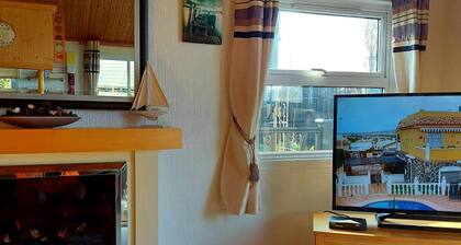 Cabin - Sleeps 6 - Indoor Pool - Parking