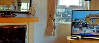 Cabin - Sleeps 6 - Indoor Pool - Parking