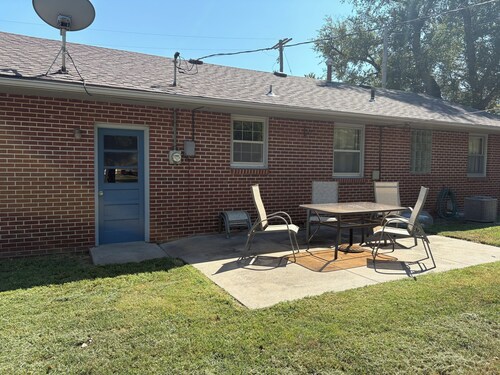 Cozy 2-bedroom house newly updated with all new furnishings. Great location!