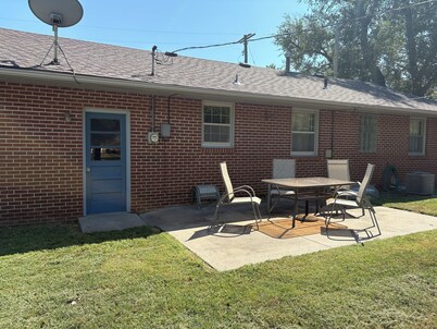 Cozy 2-bedroom house newly updated with all new furnishings. Great location!