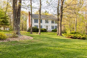 Exterior - Private Studio/Bathroom Handicap Accessible Room in Single Family Home (Windham)