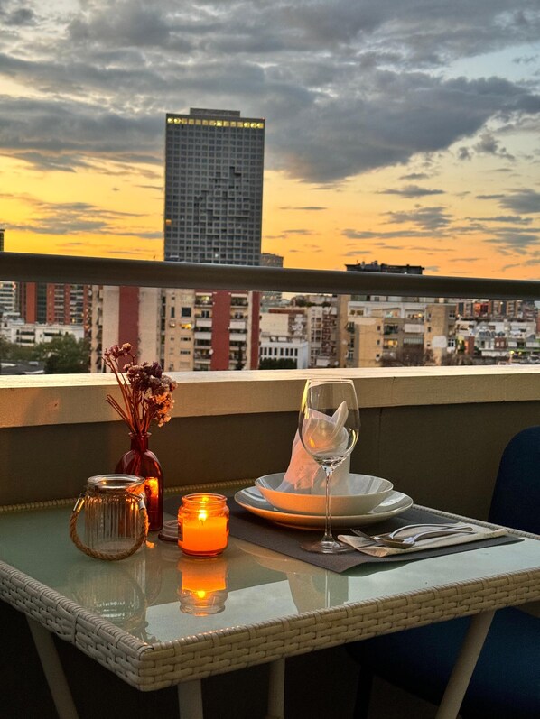 Outdoor dining - Chiara Lovely Apartment (Tiranë)