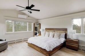 Room - Large Evergreen Mountain Retreat (Evergreen)