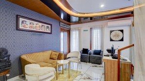 Hus | Reception