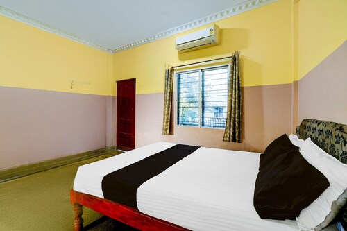 Deluxe Mayuri Lodge