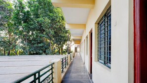 House | Property grounds - Deluxe Mayuri Lodge (Bagepalli)