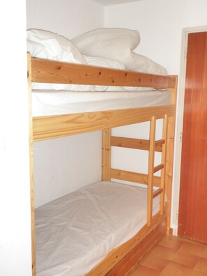 Room - Vrbo Property (Vars)