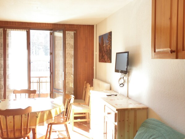 Dining - Vrbo Property (Vars)