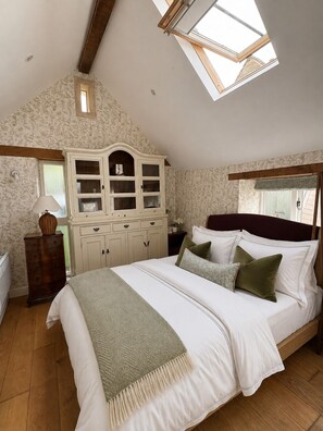 Unclassified image, 3 of 7, button - Private garden studio with marble shower room and cute design. Walk to Stow. (Maugersbury)