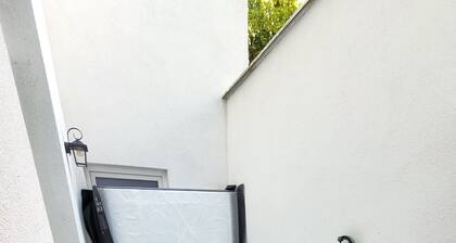 Private jacuzzi, rooftop, spacious 3-bedroom home