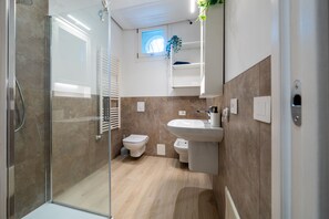 Bathroom - Vrbo Property (Verona)
