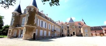 Island Castle, Avallon, Vézelay