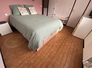 Unclassified image, 3 of 32, button - Vrbo Property (Laroque-des-Albères)