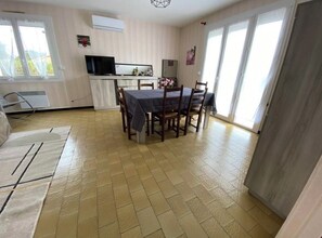 Unclassified image, 4 of 32, button - Vrbo Property (Laroque-des-Albères)