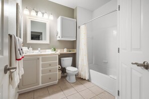 Hair dryer, towels, soap, toilet paper - 2BR Getaway Steps from Disney (Kissimmee)