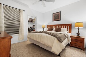 2 bedrooms, iron/ironing board, WiFi, bed sheets - 2BR Getaway Steps from Disney (Kissimmee)