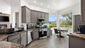 Coffee/tea maker, fridge, microwave, oven - Goodrow Wellness Getaway (Sedona)