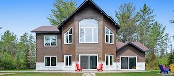 Chateau Lac Starrs, a luxurious new lakefront cottage at Danford Lake, Quebec