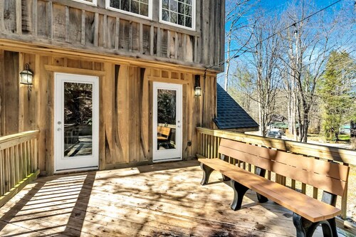 Renovated General Store w/Waterfall & Mini Golf