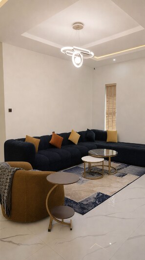 Living area - Serene 3-bedroom apartment. Includes Breakfast, Laundry & SUV Shuttle (enugu)
