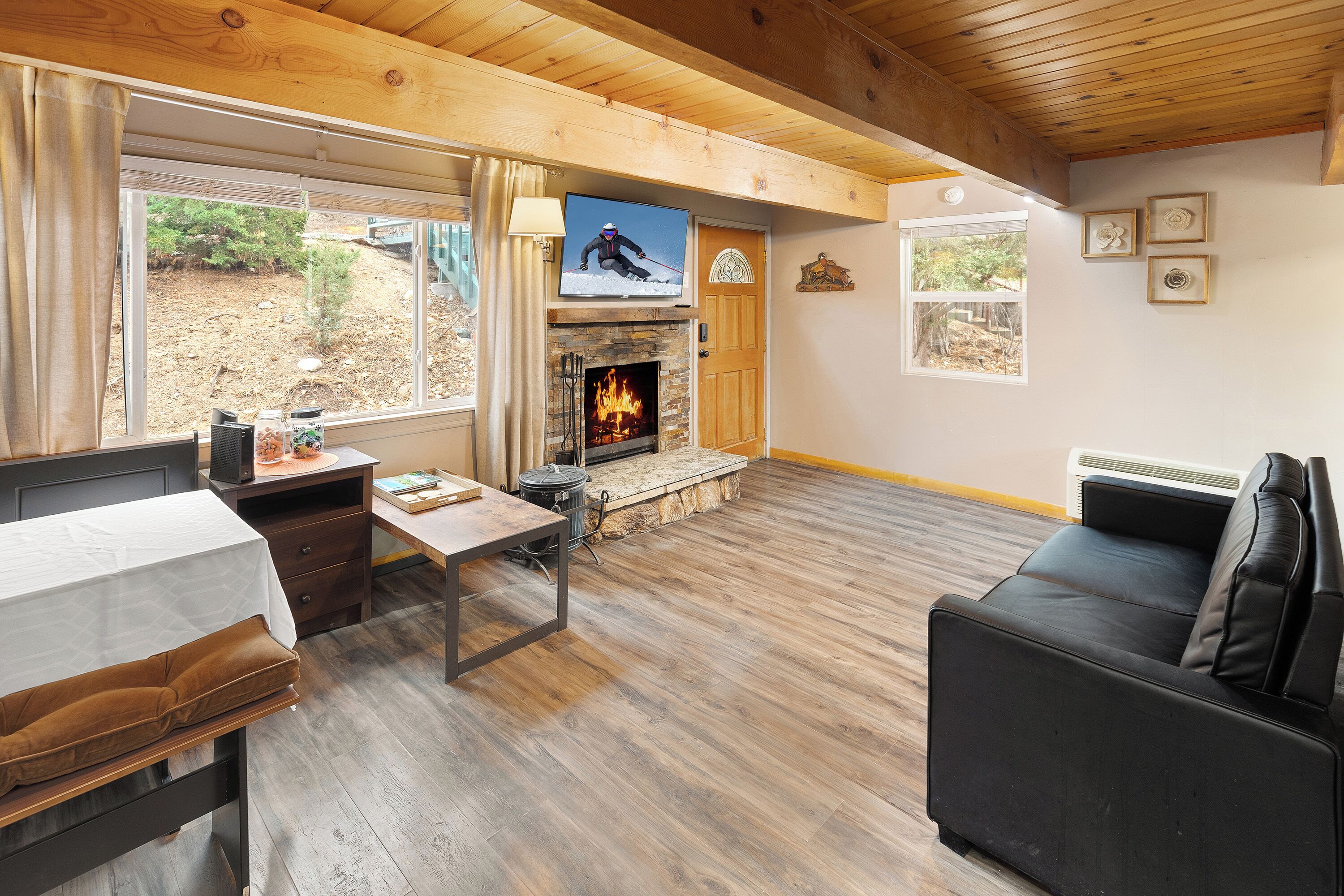 Moonridge 2br Cabin Hot Tub & Forest Views - Sugarloaf, CA