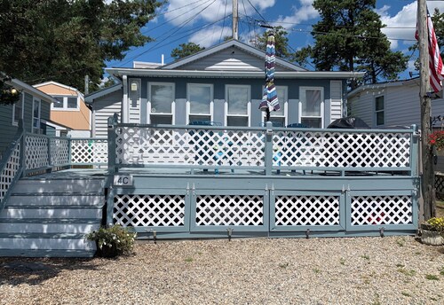 2-bedroom 1930s bungalow in peaceful Buzzards Bay!