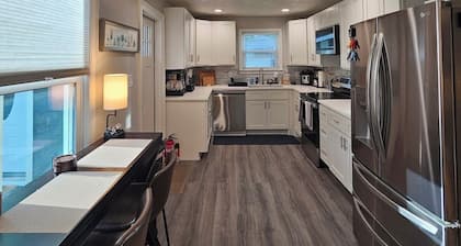 Fully Furnished 3BR Lake Hollingsworth Home