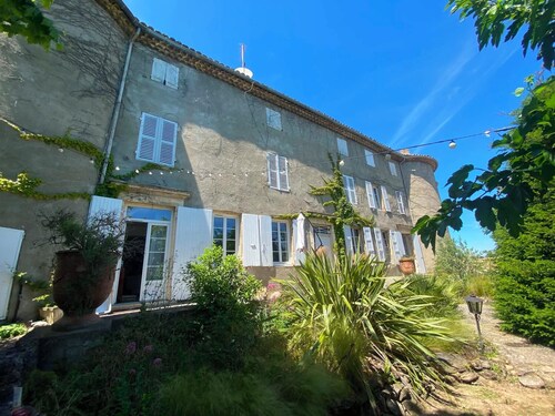 Large, charming house in Montoison—9 bedrooms