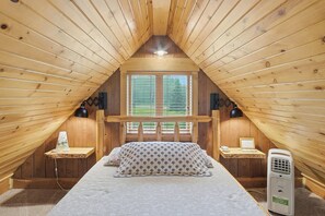 Room - Serene 1-bedroom Log Cabin on Lake Superior's South Shore (Port Wing)