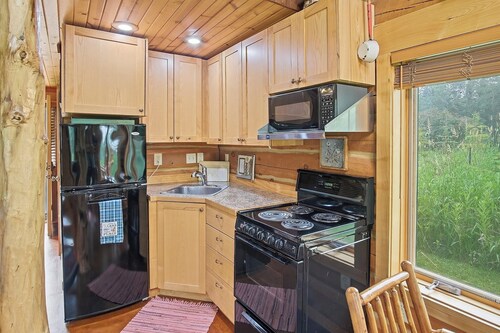 Serene 1-bedroom Log Cabin - The St. Croix - on Lake Superior's South Shore