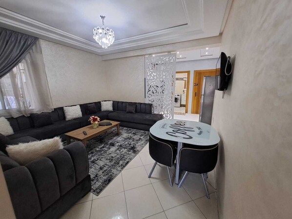 Interior - Lovely 2-bedroom apartment in Tanger near vibrant city spots (Tanger)