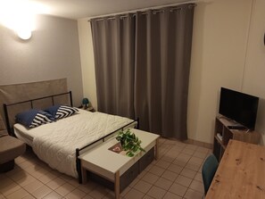 Room - Vrbo Property (Niort)