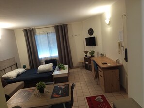 Room - Vrbo Property (Niort)