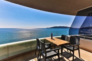 Apartamento panorámico, vistas al mar | Vistas del balcón