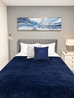 Room - City Skyline Oasis | 2BR Highrise | Year-Round Pool |Balcony | State Farm Arena (Atlanta)