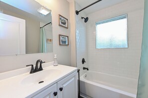Bathroom - Greenville Stone Cottage 5 min to Downtown & Trail (Greenville)